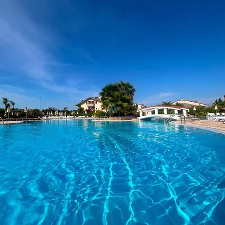 Apartment Platino - Jacuzzi Privata, Tre Piscine, Un Bar *