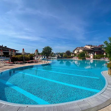 Platino - Jacuzzi Privata, Tre Piscine, Un Bar Rivoltella del Garda