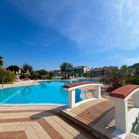 Platino - Jacuzzi Privata, Tre Piscine, Un Bar Rivoltella del Garda